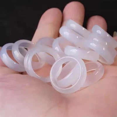 जेड नक्काशी की अंगूठी